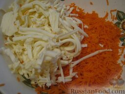 Салат "Наваждение": Натереть сыр на средней терке. Сырую морковь очистить, помыть и натереть на мелкой терке. Посолить, смешать с майонезом.