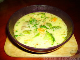 Сырный суп с брокколи: При подаче суп сырный с брокколи можно украсить свежей зеленью.  Приятного аппетита!