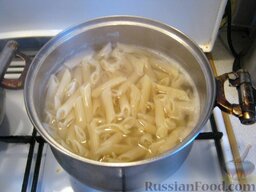 Паста с рукколой и грецкими орехами: Пасту отварить до состояния слегка с сырцой. Воду слить.