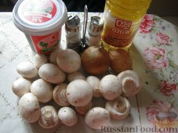 Грибы, запеченные в сметане: Вот такие ингредиенты понадобятся для приготовления грибов в сметане.