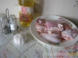 Жареная курица на сковороде: Подготовить ингредиенты.