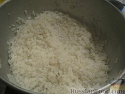 Пудинг рисовый: Откинуть рис на дуршлаг.