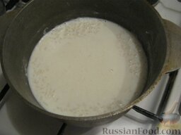 Пудинг рисовый: Молоко вскипятить. Добавить рис в молоко. Посолить. Варить, помешивая, 25-30 минут. Охладить.