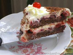 Шварцвальдский вишнёвый торт (Schwarzw&#228;lder Kirschtorte): Так выглядит Шварцвальдский вишнёвый торт в разрезе.