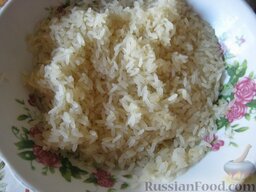 Зеленый борщ со щавелем, шпинатом и свининой: Рис помыть и добавить в бульон.