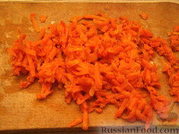 Густой гречневый суп: Морковь очистить и натереть на крупной терке.