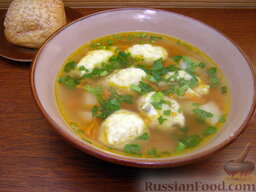 Куриный суп с галушками: Добавить петрушку в суп лучше при подаче - так она ароматнее всего.    Приятного аппетита!