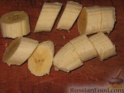 Смузи: Как приготовить смузи:    Банан очистить и нарезать кусочками.