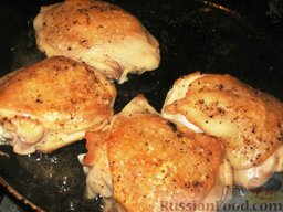 Курица в горчичном соусе: Как приготовить курицу в горчичном соусе:    Вымойте курицу холодной водой и обсушите. Посолите и поперчите по вкусу. Разогрейте на сковороде масло и обжарьте на нем мясо на среднем огне по 3 минуты с каждой стороны. Затем обжаривайте мясо на небольшом огне в течение 10-15 минут.