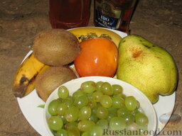 Фруктовый салат "Курортный роман": Как приготовить фруктовый салат:    Все фрукты моем. Киви, банан и грушу чистим.