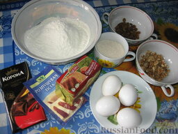 Кекс Три желания: Как приготовить кекс с орехами и изюмом с кусочками шоколада:     Изюм замочим в теплой воде, а потом обсушим.