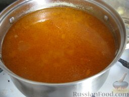 Мамин вермишелевый суп: Посолить и поперчить по вкусу. Добавить вермишель в суп. Варить до готовности, 5-10 минут (Зависит от сорта вермишели).