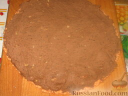Десертные вафли: На вафельный корж толстым слоем выкладываем шоколадную начинку и равномерно распределяем ее.