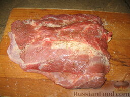 Мясо, жаренное на вертеле: Можно так готовить свинину и говядину. Если брать вырезку, может получится вкуснее, но из вырезки можно приготовить много других вкусных блюд, а вот мясо, которое «не то, чтобы очень», как раз подойдет.