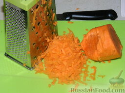 Рисовый суп с курицей: Морковь очистить и натереть на крупной терке.