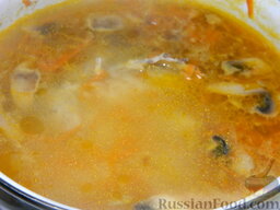 Рисовый суп с курицей: Добавить зажарку в суп.