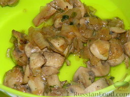 Салат из шампиньонов, приготовленных с вином: Переложить грибы в салатницу и остудить.