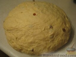 Кружевной пирог с маком: Тщательно перемешать. Добавить в тесто изюм, оставшуюся муку. Вымесить хорошо сдобное тесто. Накрыть тесто и снова поставить в теплое место, до тех пор, пока оно не увеличится в объеме вдвое.