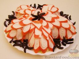 Салат "Морская звезда": Маслины нарезаем дольками и украшаем ими салат.    Приятного аппетита!