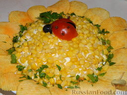 Салат "Подсолнух" с кукурузой и грибами: Так выглядит готовый салат 