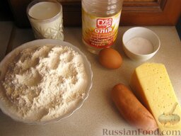 Лепешки с колбасно-сырной начинкой: Подготовить продукты для приготовления лепешек с начинкой.