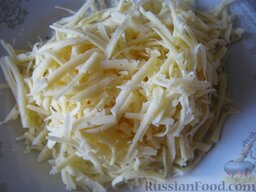Лепешки с колбасно-сырной начинкой: Твердый сыр натереть на крупной терке.