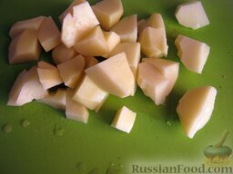 Рыбный суп из консервов: Как приготовить суп из консервов:    Очистить и помыть картофель. Нарезать на кубики.