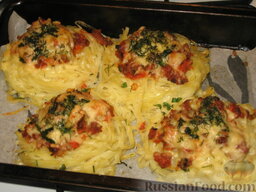 Запеченные гнезда-спагетти с фаршем: Поставим противень в разогретую до 200 градусов духовку на 10-15 минут, чтобы сыр расплавился.