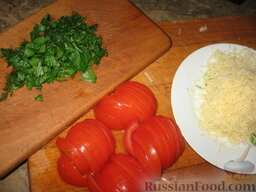 Минестра по-пьемонтски: В конце добавить нарезанные ломтиками помидоры, посыпать минестру сыром и готовить еще 5 минут. Посыпать зеленью.
