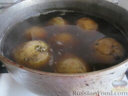 Картофельный пирог с грибами: Как приготовить картофельный пирог:    Помыть и отварить в мундире картофель до готовности.