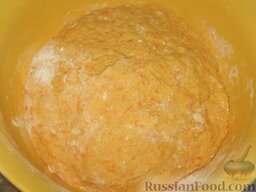 Пирожки из тыквенного теста с ореховым вареньем: Замесим мягкое эластичное тесто. Накроем его полотенцем и поставим в теплое место на 1,5-2  часа. Я ставлю на кастрюлю с теплой водой.