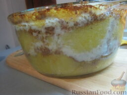Картофельная запеканка или лазанья по-украински: Вот такой вид у запеканки картофельной с фаршем сбоку. Сыр поплыл, соус подрумянился.