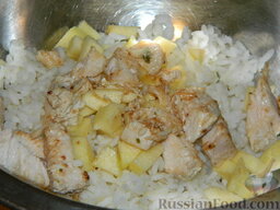 Салат с рисом "Петровский": Добавить курицу в салат.