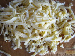 Пикантные оладьи: Сыр натереть на крупной терке.