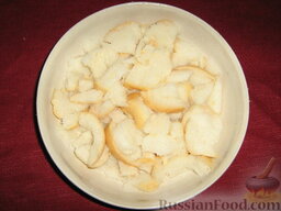 Котлетки из баклажанов: Как приготовить котлеты из баклажанов:    Хлеб порезать на кусочки и замочить в молоке.