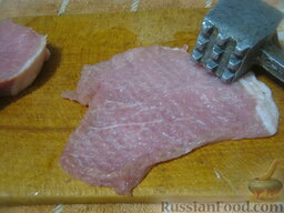 Эскалоп на скорую руку: Мясо отбить примерно до 0,5 см.