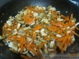 Салат с авокадо "Рог изобилия": Затем добавить морковь и грибы, тушить 3-5 минут, помешивая, на среднем огне. Охладить.
