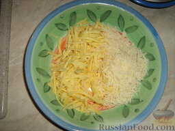 Суп-пюре из тыквы и картофеля: Натираем сыр.