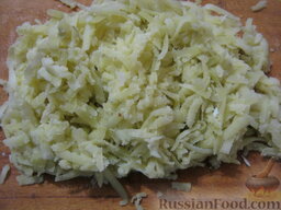 Салат "Подсолнух" по-новому: Отварной картофель очистить и натереть на крупной терке.