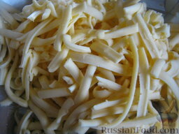Салат с грибами "Неожиданная радость": Сыр натереть на крупной терке.