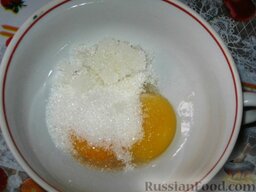 Украинские блины: 2 желтка перетрем с сахаром.