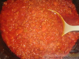 Лазанья Болоньезе классическая: Готовить соус на медленном огне не менее часа, лучше пару часов. Не забываем помешивать время от времени.