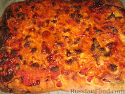 Пицца с домашними колбасками и рукколой: Выпекаем пиццу с колбасками в духовке при 180 градусах 30 мин.