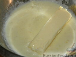 Торт "Графские развалины" с заварным кремом: Добавить в остывший крем мягкое сливочное масло.
