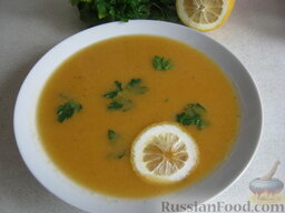 Суп из красной чечевицы: Суп из красной чечевицы готов. Подать с зеленью и ломтиком лимона.  Приятного аппетита!