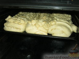 Постные пироги с картошкой: Поставить противень в духовку на среднюю полку. Выпекать пироги с картошкой 25-30 минут при температуре 180 градусов до золотистого цвета.