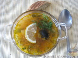 Солянка овощная с шампиньонами: Подавать солянку овощную с маслинами, укропом и ломтиком лимона.   Приятного аппетита!