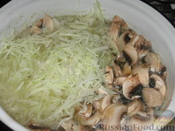 Китайский рыбный суп: Все положить в кастрюлю и варить рыбный суп 20 минут. Затем добавить лимонный сок, растительное масло и все специи.  Проварить рыбный суп еще 5-7 минут.