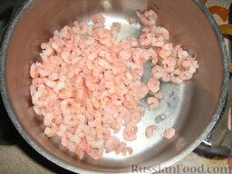 Креветки в Розовом соусе (сальса Роза): Креветки (уже очищенные) варим в соленой воде 5-7 мин. Сливаем воду.