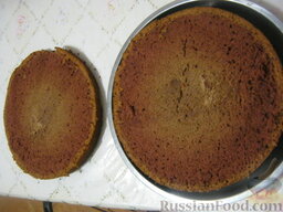 Торт  "Для сына": Разрезать заготовку торта острым ножом пополам, на два коржа. Пропитать малиновым сиропом с коньяком.